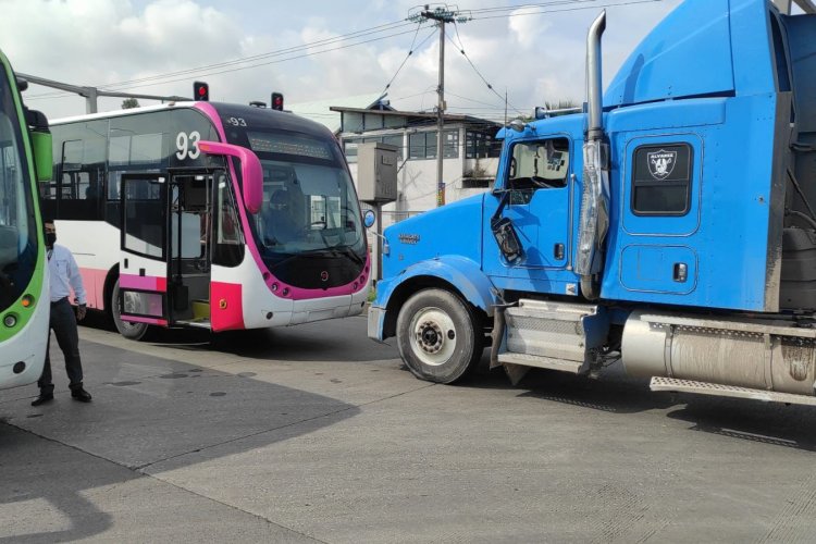 Reportan cuatro lesionados por accidente en línea 1 del Mexibús