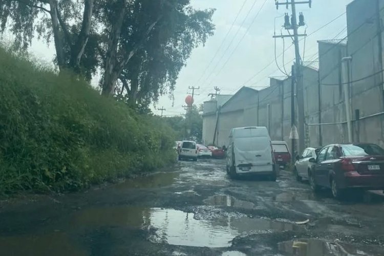 Existen 14 mil baches solo en Naucalpan, conductores exigen reparar vialidades