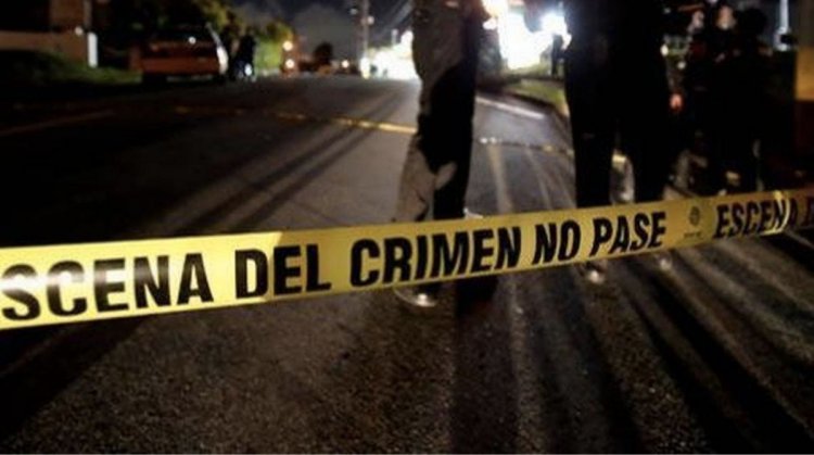 Ejecutan a un hombre y es arrojado a la calle en Coacalco