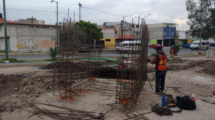 En el municipio de La Paz trabajan en la rehabilitación del drenaje sanitario de la colonia Tepozanes