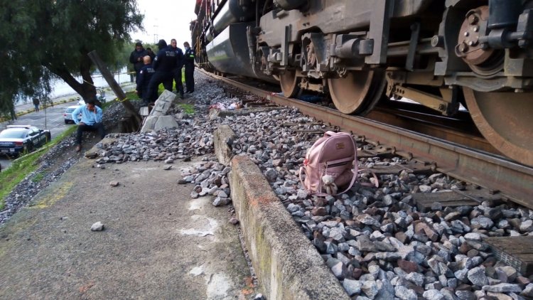 Mujer muere al ser arrollada por tren en Tlalnepantla
