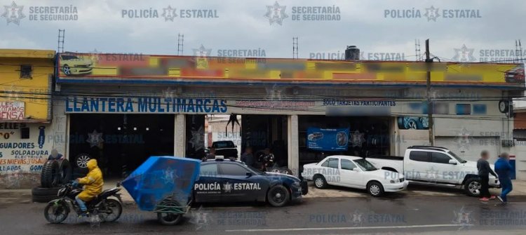 Localizan vehículo robado, escondido en una llantera en Edomex