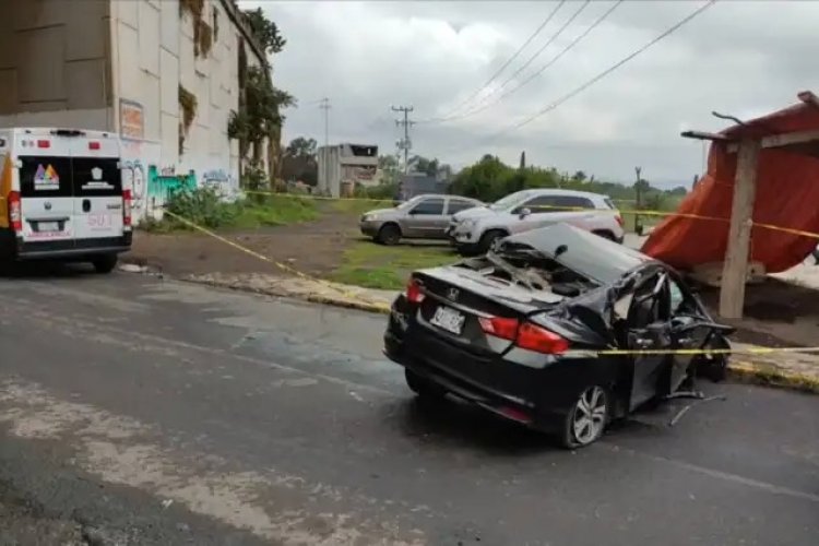 Muere doctora al caer en su auto de puente vehicular en Tlalmanalco 
