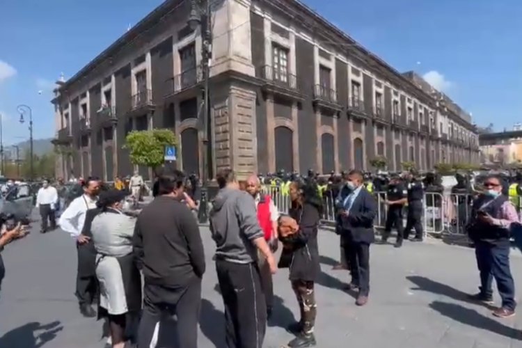 Protestan locatarios del centro de Toluca por cierre constante de calles