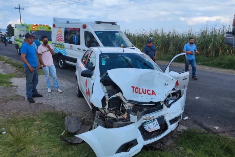 En Edomex, ciclista se atravieza y provoca fuerte choque; hay 5 lesionados