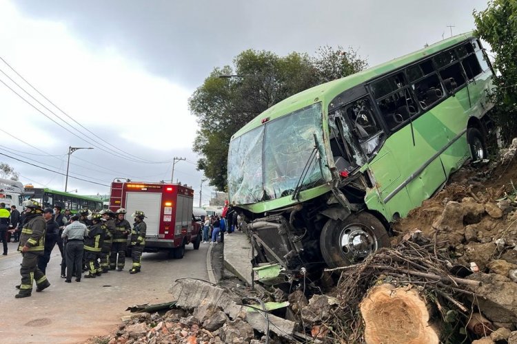 Choque de transporte publico en Tlalpan deja 31 heridos