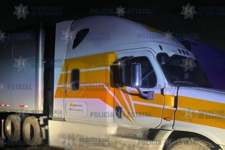 Recuperan tráiler cargado con 350 mil pesos de mercancía en Edomex