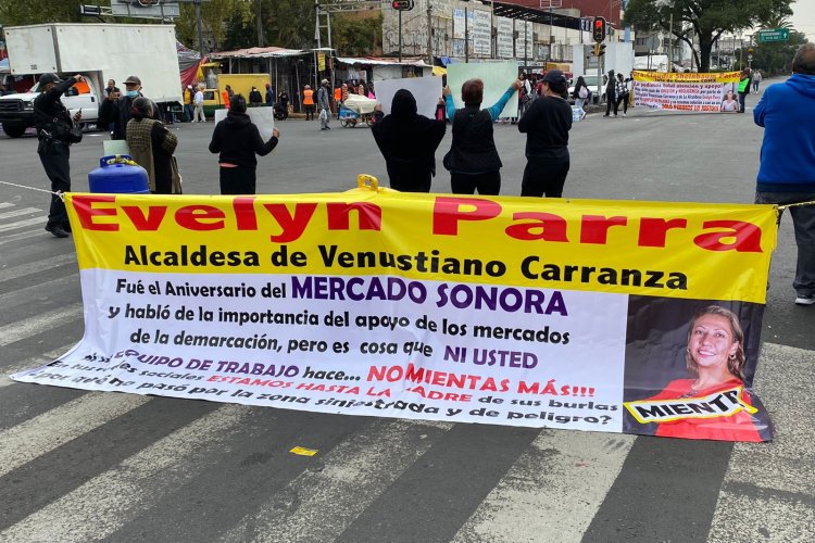 Comerciantes del Mercado de Sonora bloquean Circunvalación