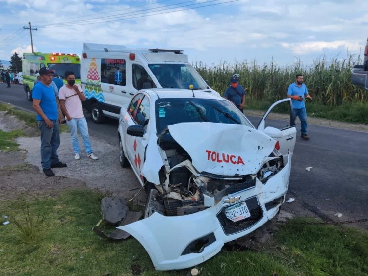 En Edomex, ciclista se atravieza y provoca fuerte choque; hay 5 lesionados