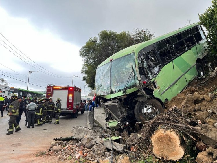 Choque de transporte publico en Tlalpan deja 31 heridos