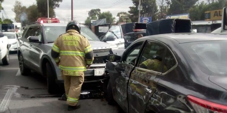 Se reporta choque múltiple en la Lechería-Texcoco