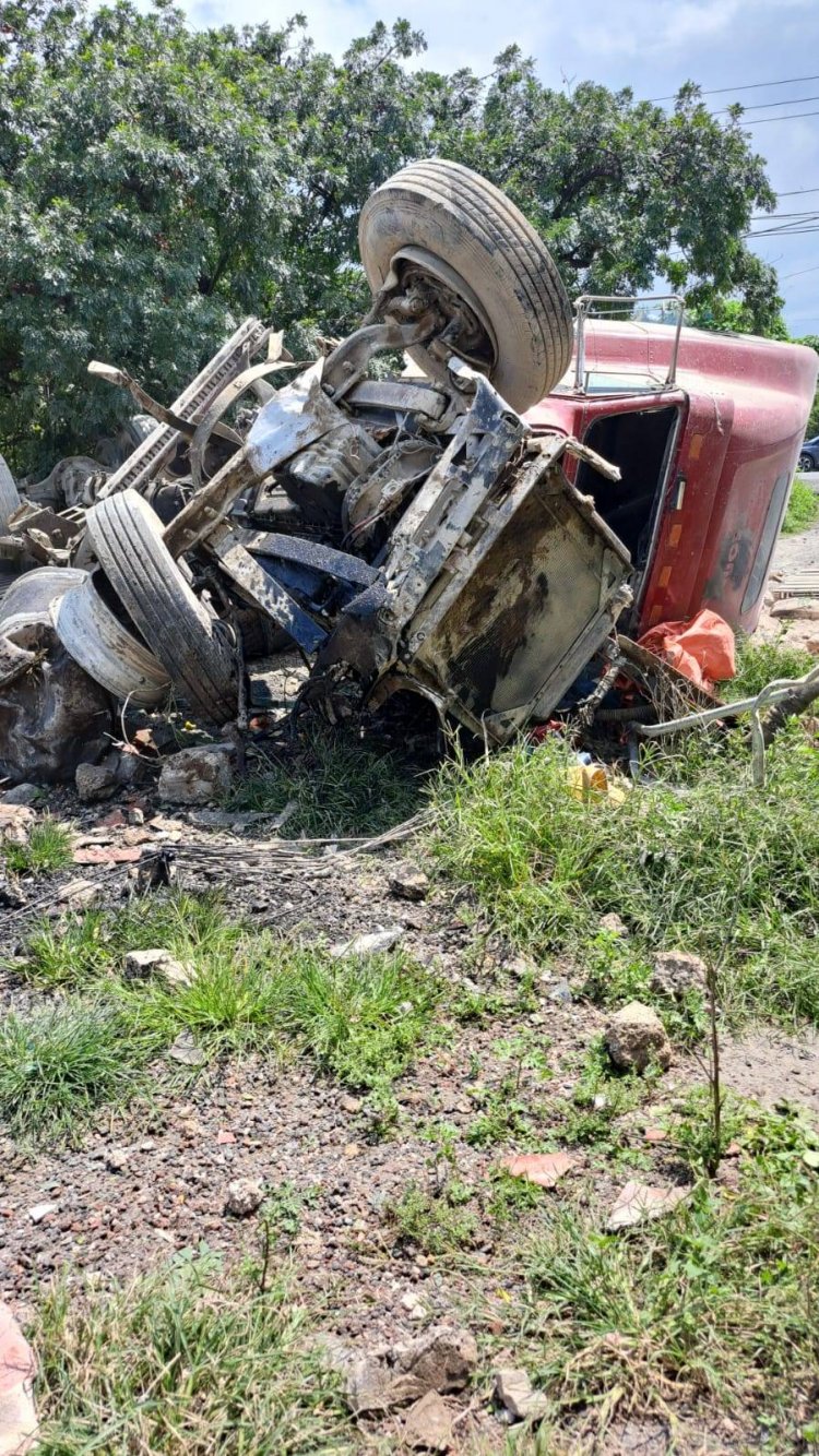 Tráiler provoca carambola en Yecapixtla, Morelos