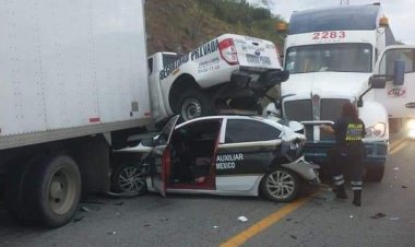 Aparatosa carambola en la autopista Siglo XXI