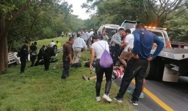 Camioneta con migrantes se accidenta