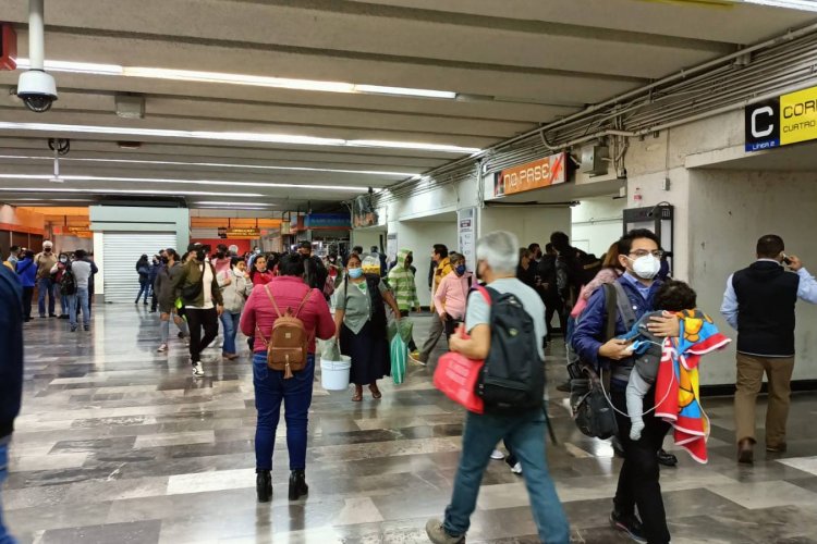 Suspenden servicio en Línea 7 del Metro; caos en Líneas 3 y 9