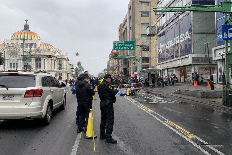 Muere motociclista arrollado en Eje Central