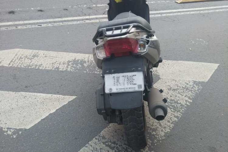 Camión arrolla a moto en CDMX y mata a niño