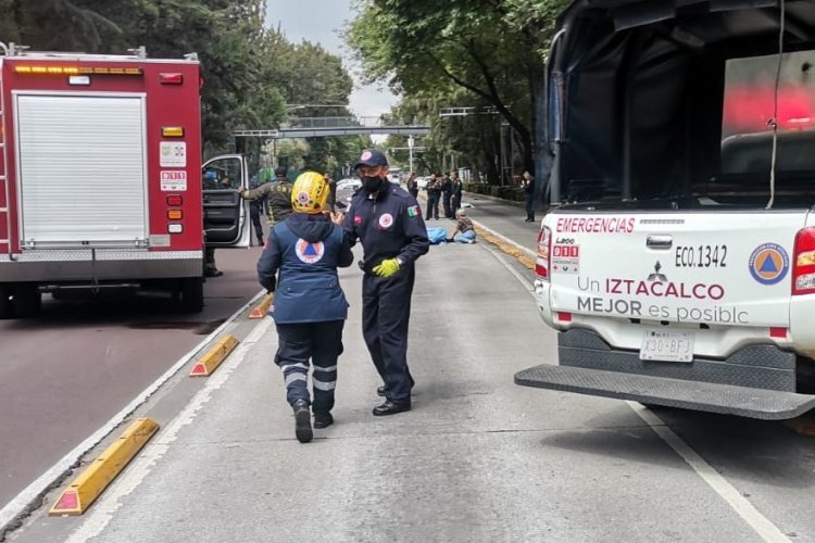 Motociclista arrolla a abuelita y muere al huir