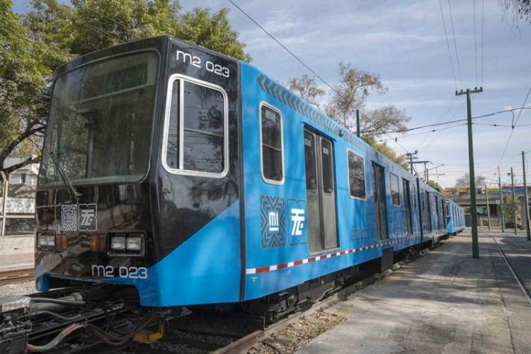 Mujeres se agarran a golpes en el Tren Ligero