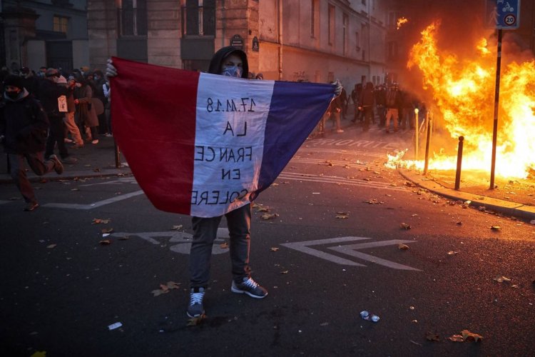 Martes negro para Francia; surgen nuevas protestas