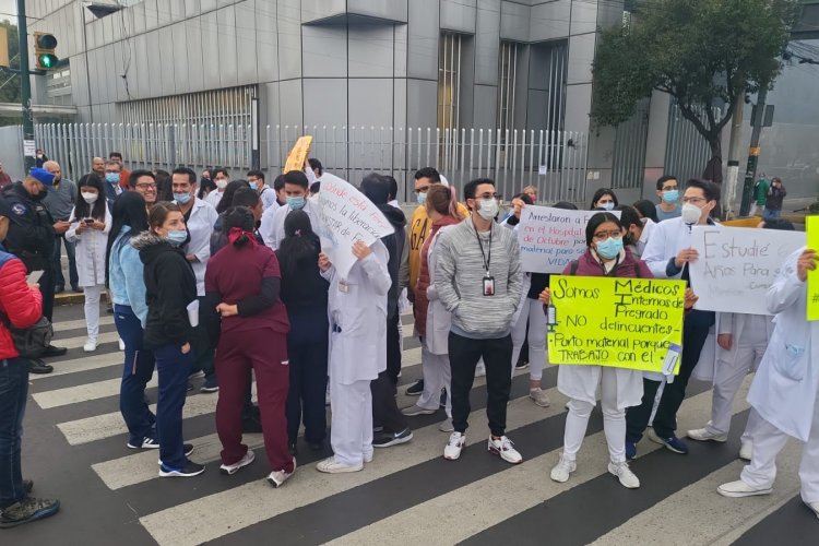 Estudiantes bloquean av. Instituto Politécnico