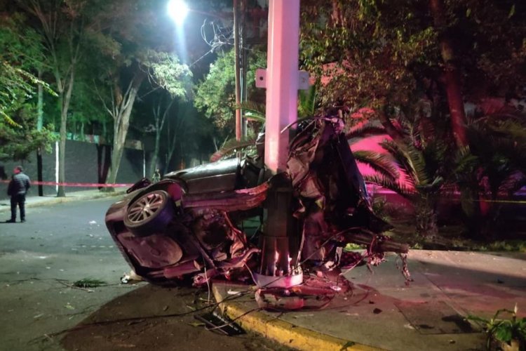 Familia sufre accidente en calzada de Tlalpan