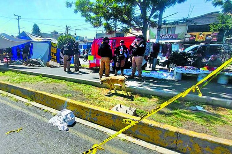 Anciana abandona cadáver en tianguis