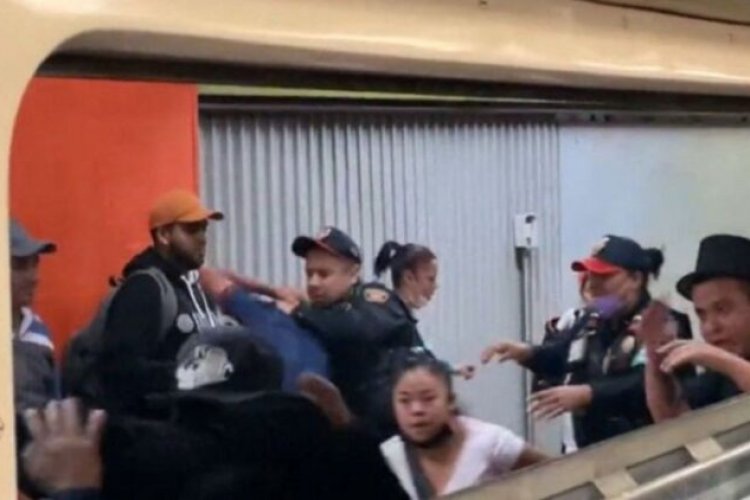 Vagoneros y policías pelean en el Metro