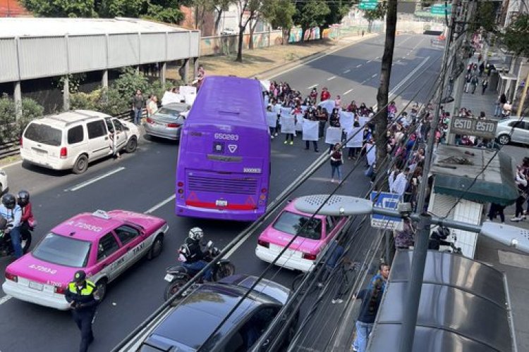 Bloquean Calz. San Antonio Abad por prestaciones