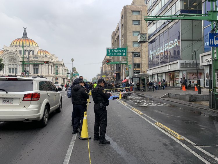 Muere motociclista arrollado en Eje Central