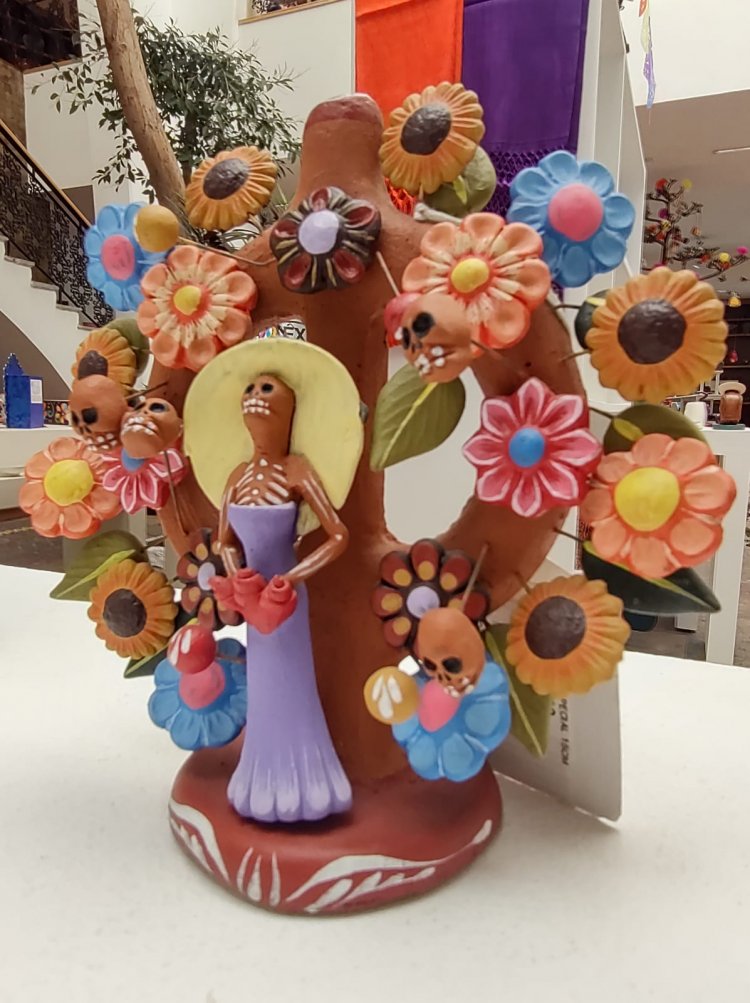 Elaboran mexiquenses variedad de artesanías para el Día de Muertos