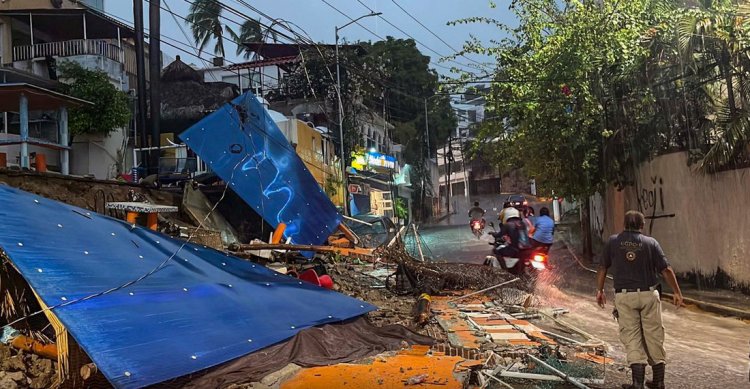 Ciclón ‘Julia’ provoca inundaciones en Acapulco