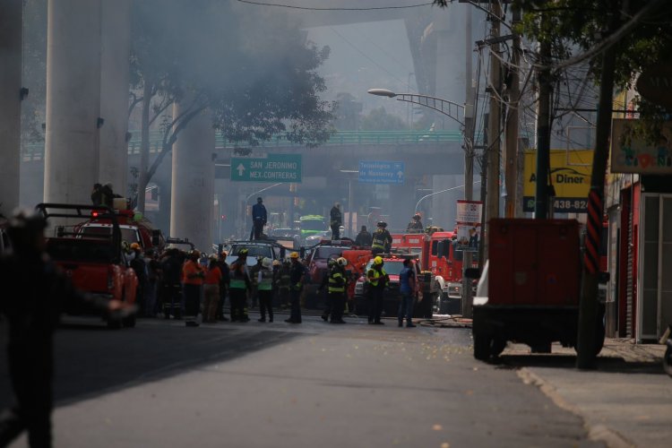 Se incendian Galerías El Triunfo en San Jerónimo