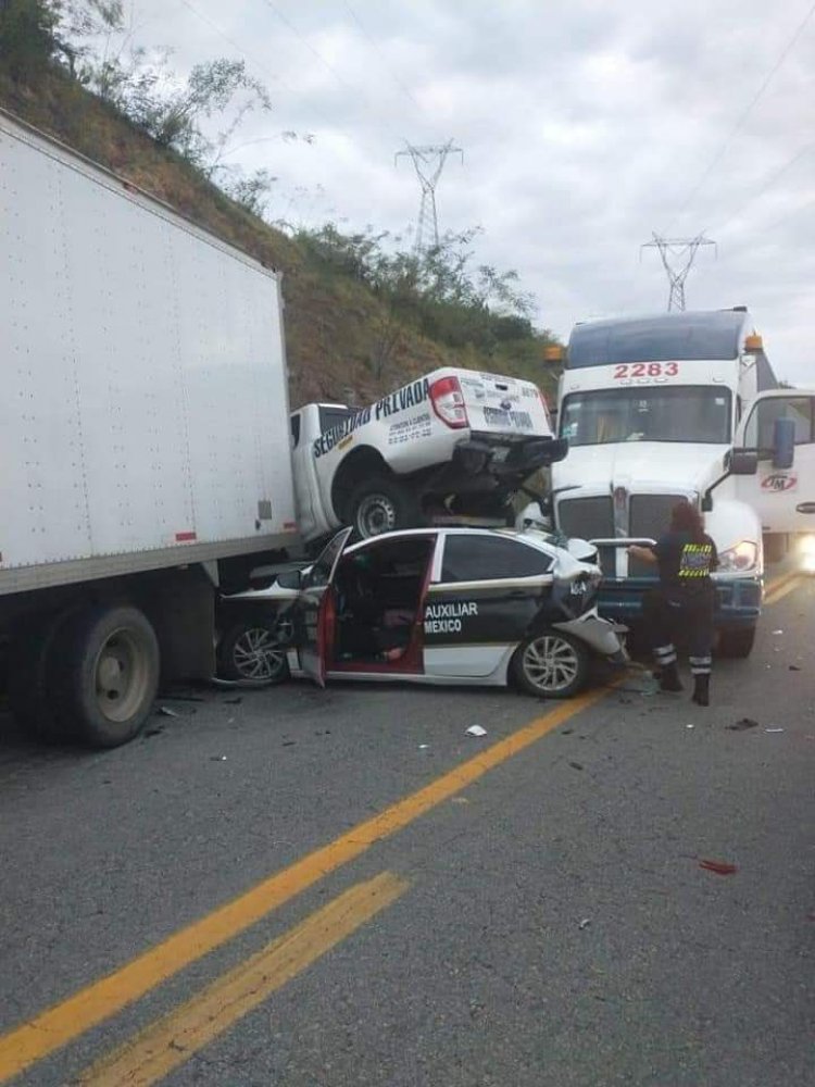 Aparatosa carambola en la autopista Siglo XXI