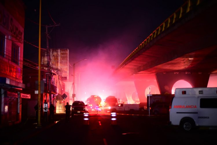 Pipa explota tras choque con tren