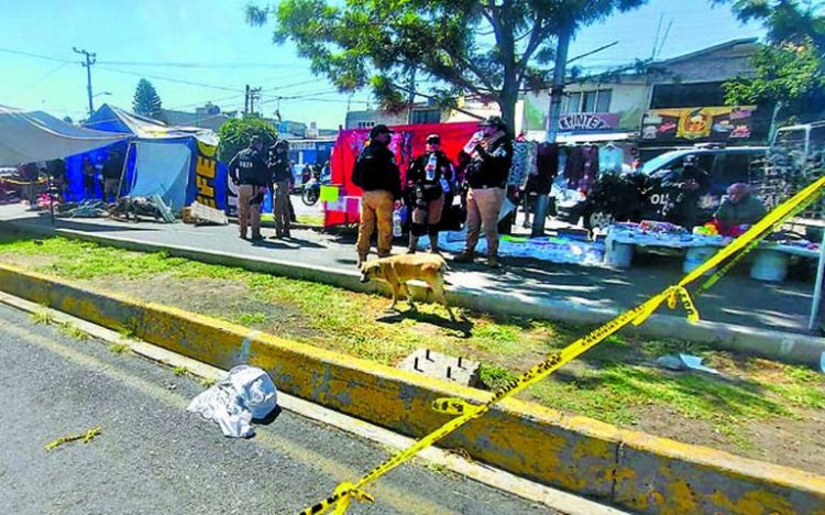 Anciana abandona cadáver en tianguis