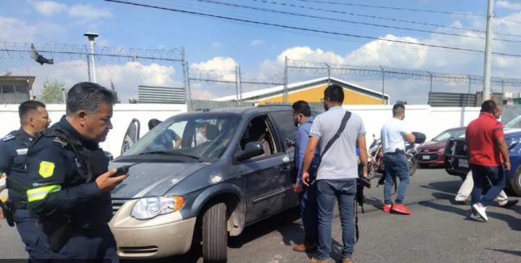 Reportan balacera entre policías y civiles