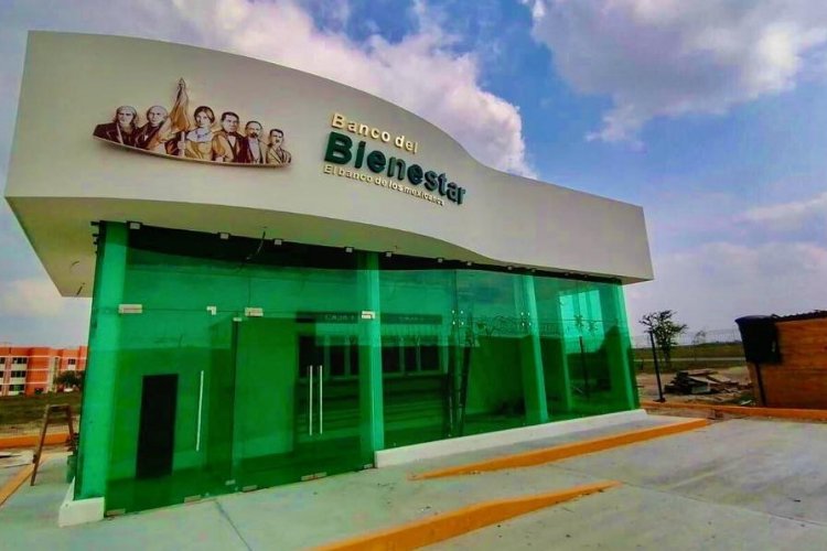 Arrollan a 22 abuelitos en Banco de Bienestar