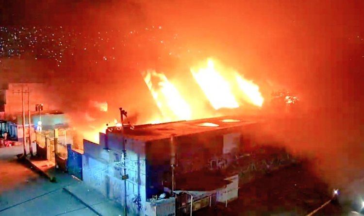 Incendio consume iglesia en Ecatepec