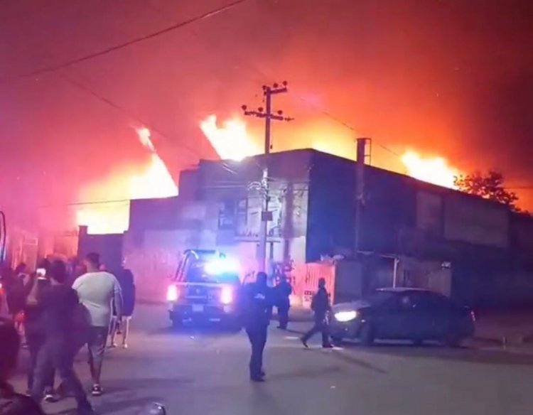 Incendio consume iglesia en Ecatepec