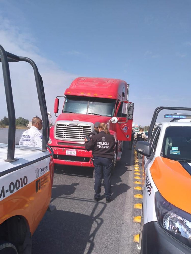 Conductor de tráiler es detenido por evadir infracción en Tecámac