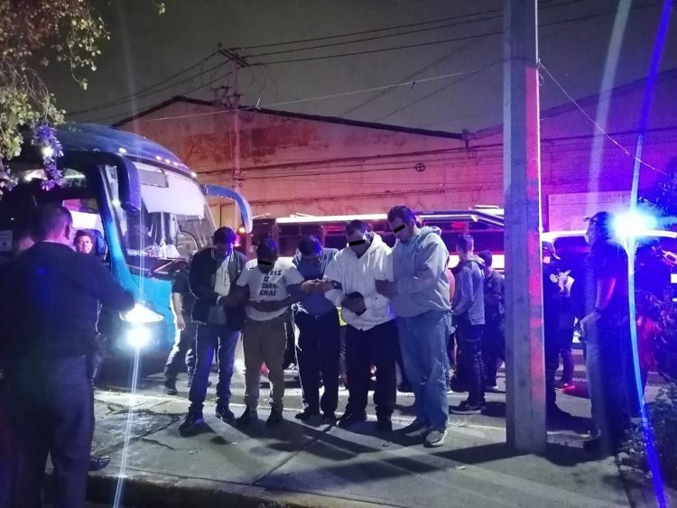 Ubican a 17 migrantes y capturan a polleros en Edomex