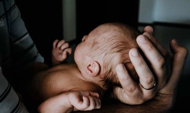 Nace bebé con cola en el norte de México
