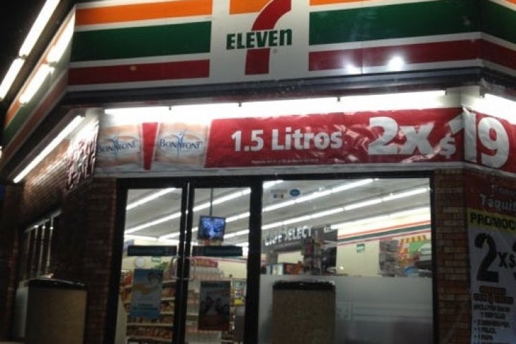 Empleado despedido cobra venganza contra 7-Eleven