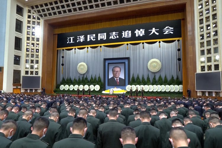 Rinden homenaje a expresidente chino Jiang Zemin