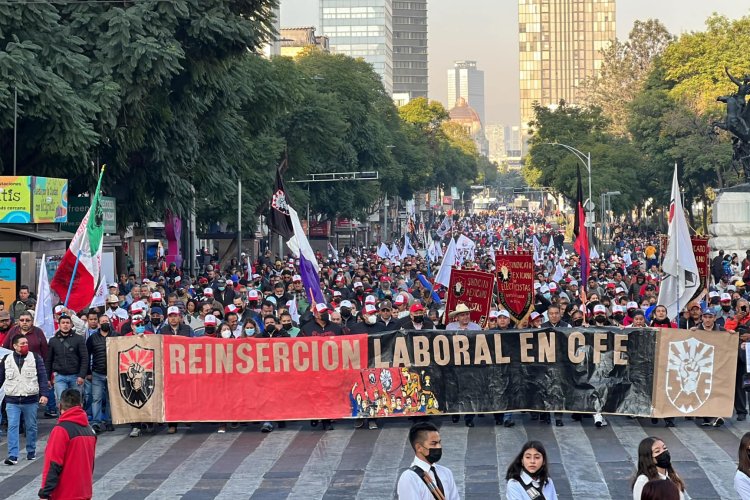 Miembros del SME toman calles de la CDMX