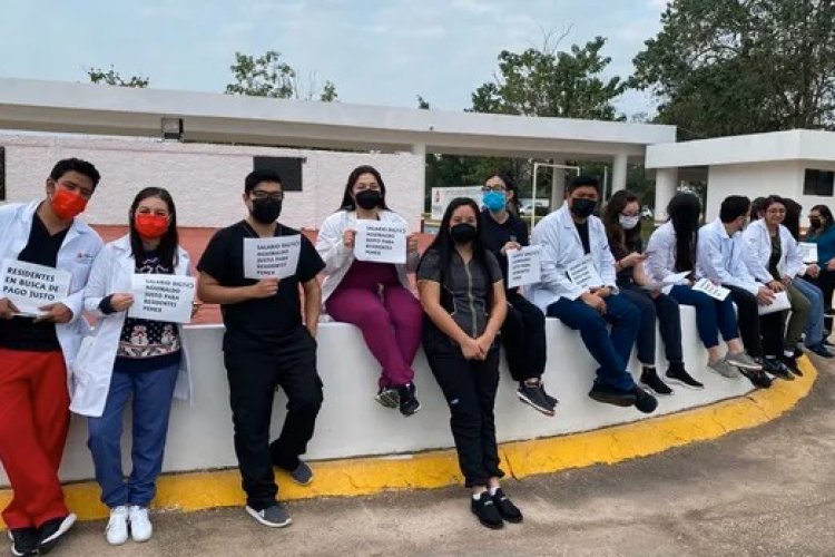 Se van a paro médicos residentes de Pemex