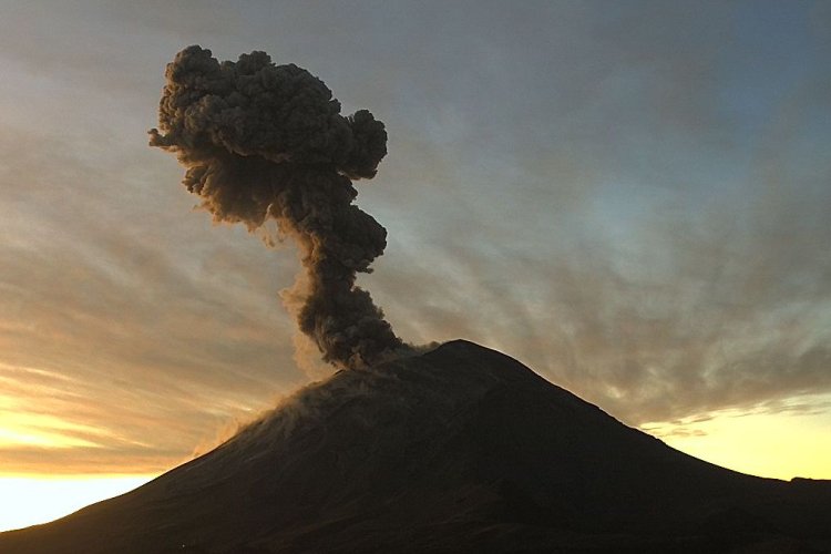 Despierta bravo volcán Popocatépetl