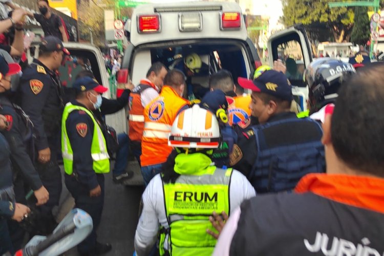 Rescatan a joven que intentó suicidarse en Metro Salto del Agua