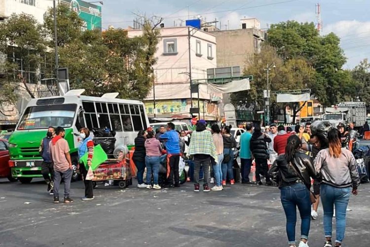 Por desalojo, familias indígenas bloquean Circunvalación